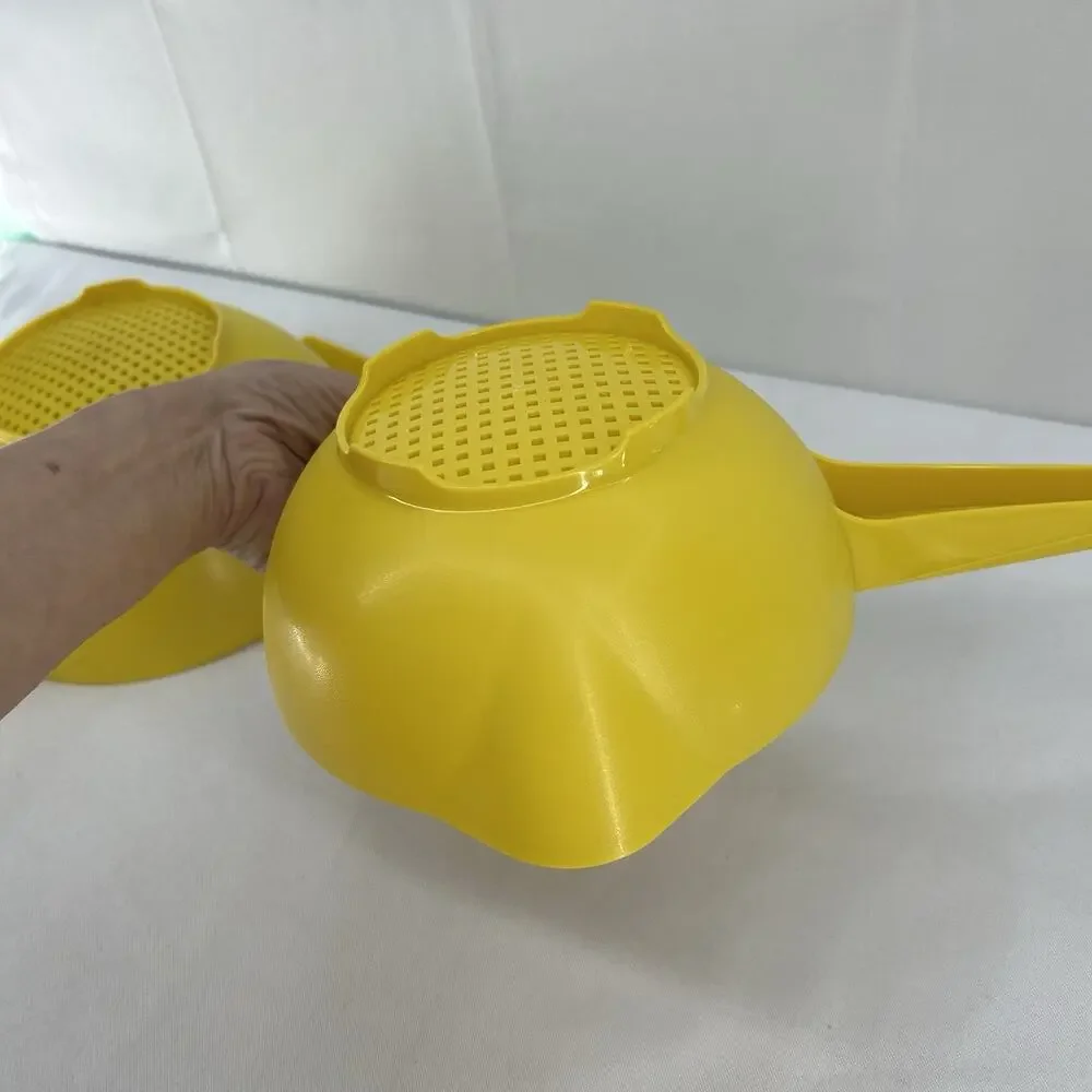 Vintage Tupperware Set of 2 Yellow Strainers Colanders 1523 2 Qt 1200 1 Qt Spout